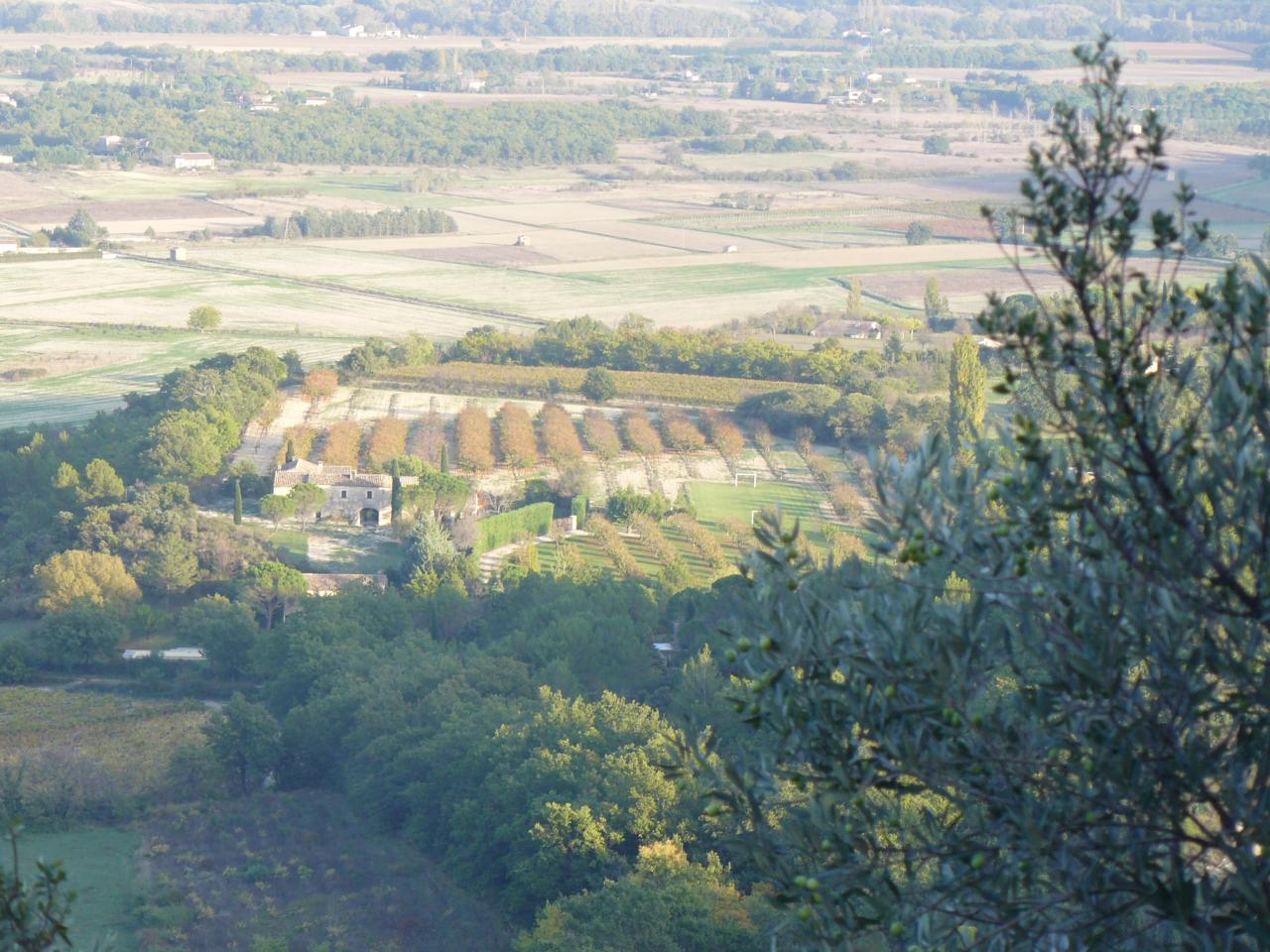 Ferme et campagne au pied de Gordes