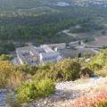 Vue depuis la route qui surplombe l'abbaye